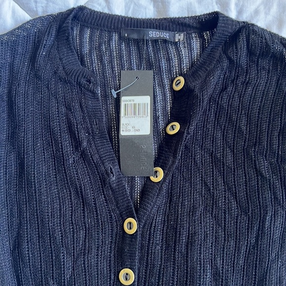 Very cute cardigan with gold buttons - Picture 2 of 2